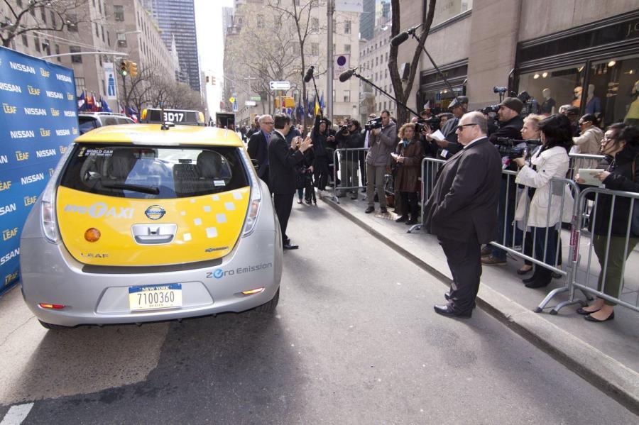  Nissan Leaf NYC taxi 2013 года  (фото 4 из 24)